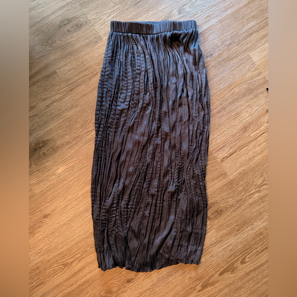 Elegant Black Pleated Skirt